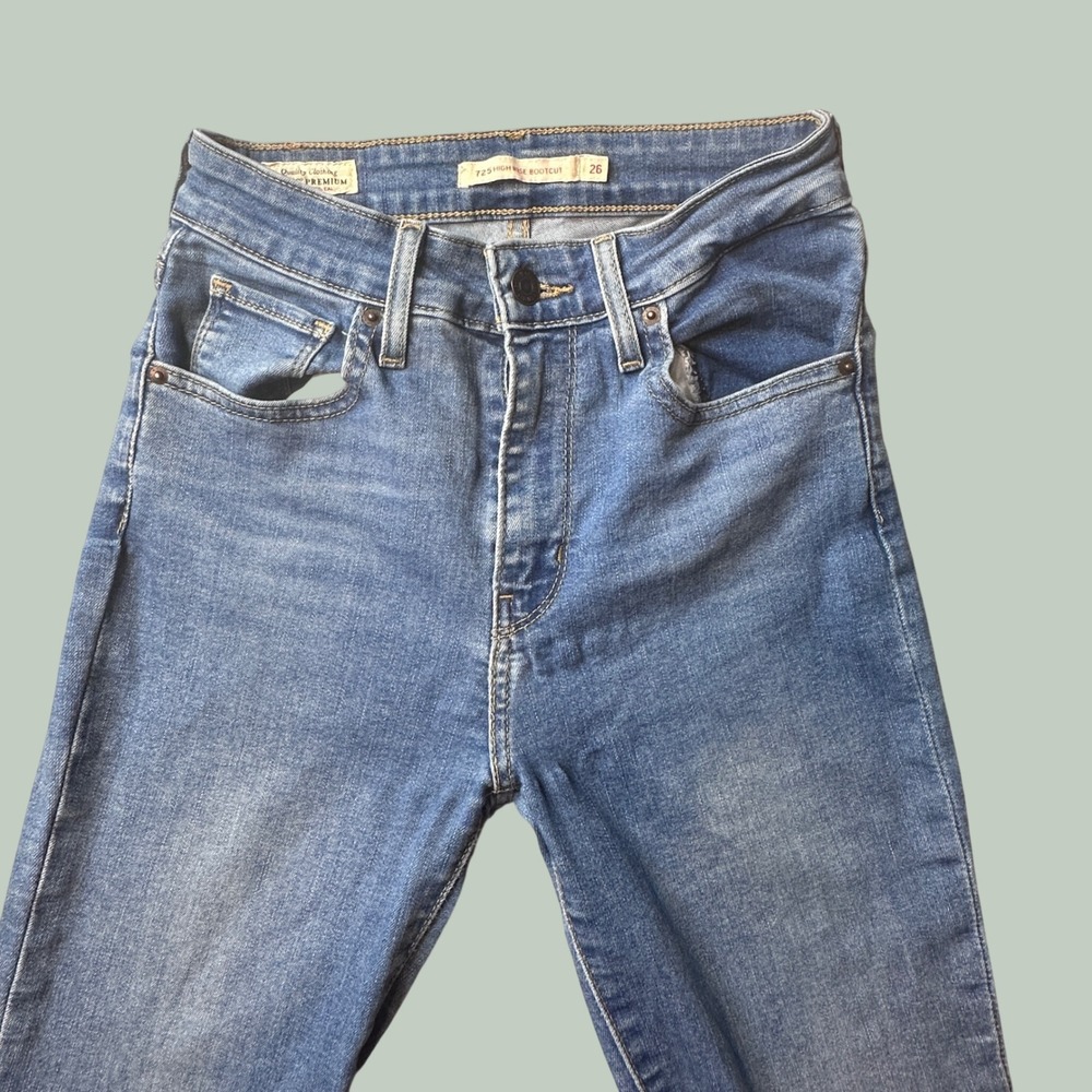 Levi's 725 Jeans Womens 26 High Rise Bootcut Blue Wash Stretch Denim Premium